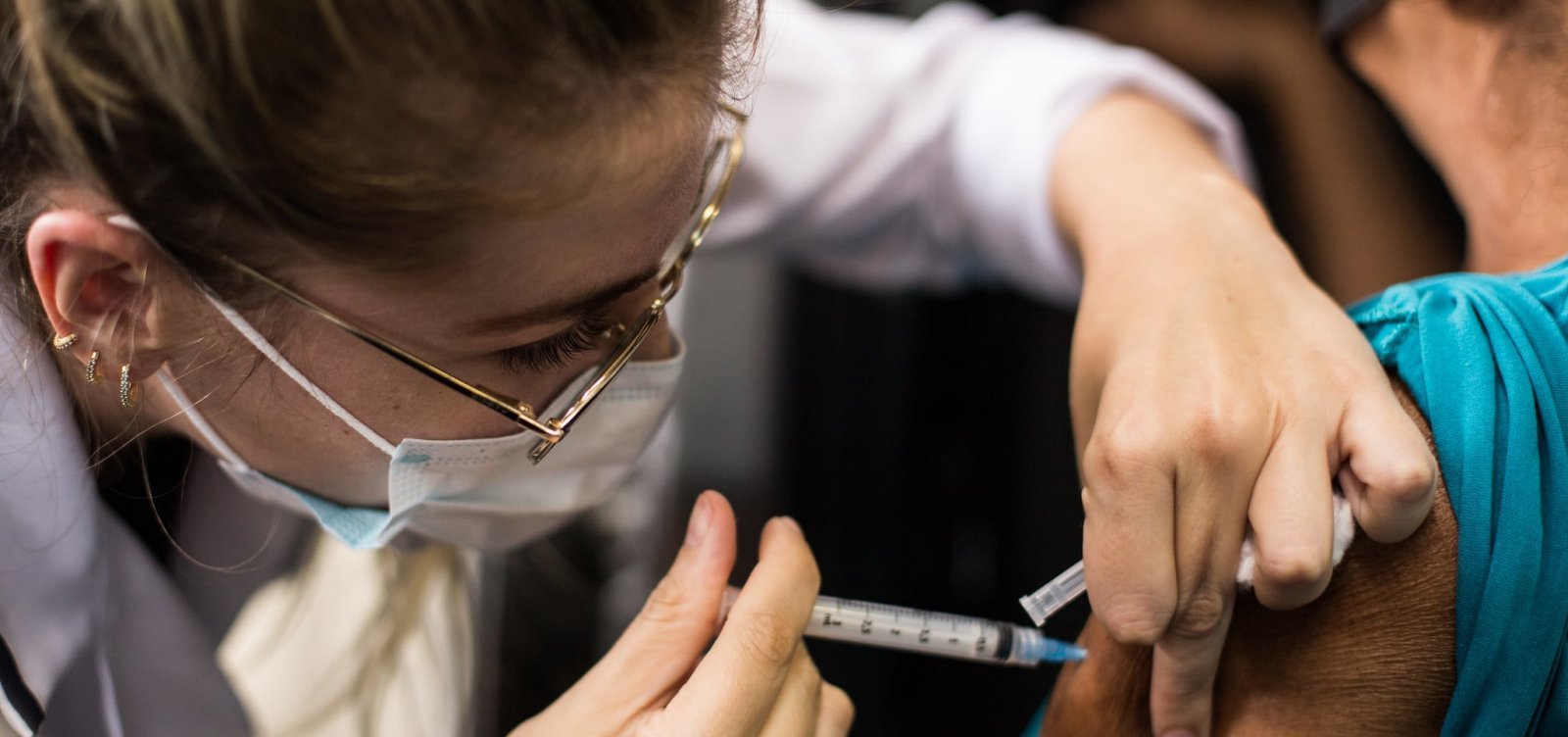 OMS se posiciona contra terceira dose de vacinas contra Covid: "Erro técnico, moral e político"