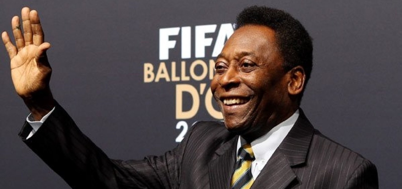 Após desmaiar, Pelé é internado em hospital de São Paulo 