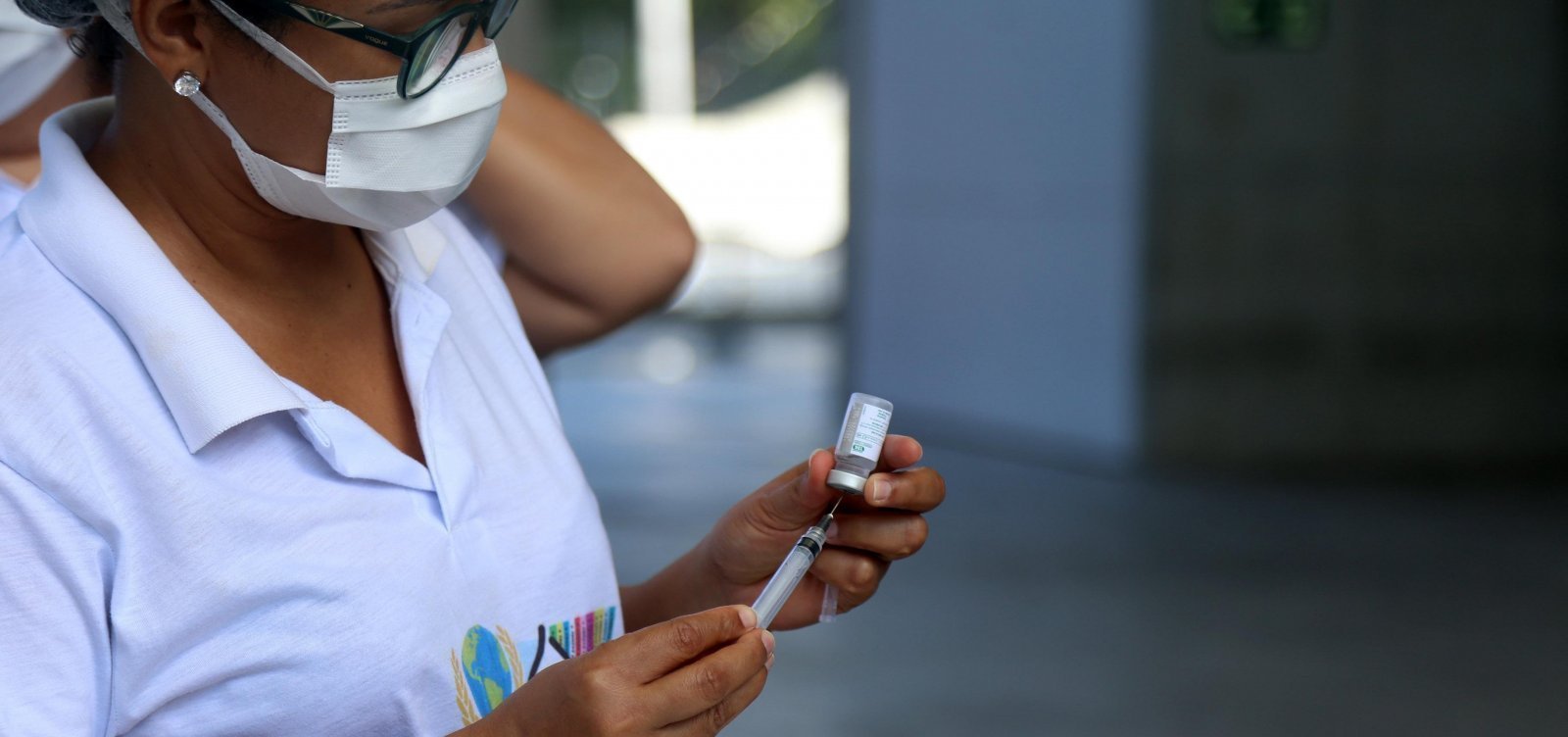 Faixa et&aacute;ria dos 18 aos 29 anos concentra maior n&uacute;mero de faltosos da vacina&ccedil;&atilde;o em Salvador