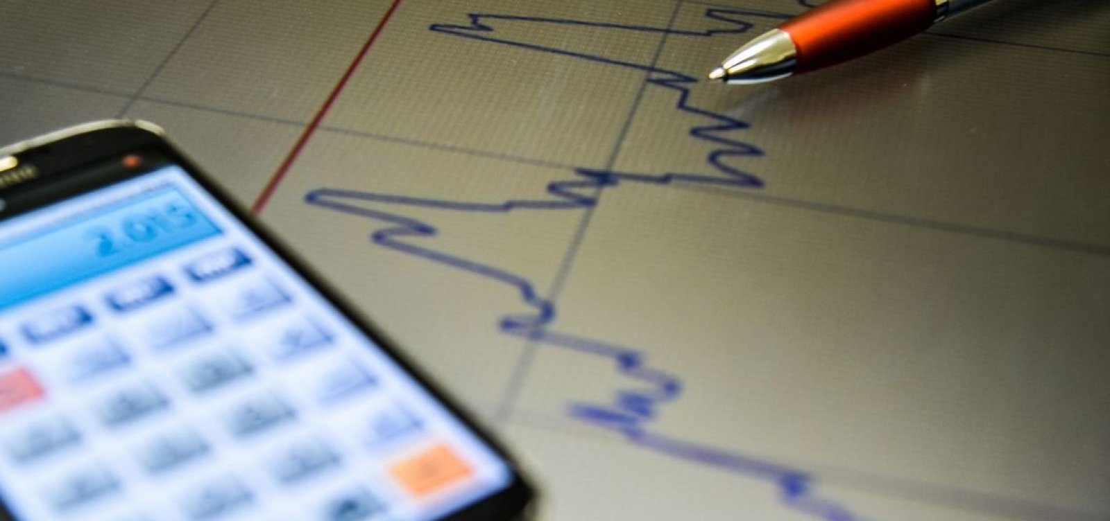 PIB do Brasil recua 0,1% e economia perde fôlego