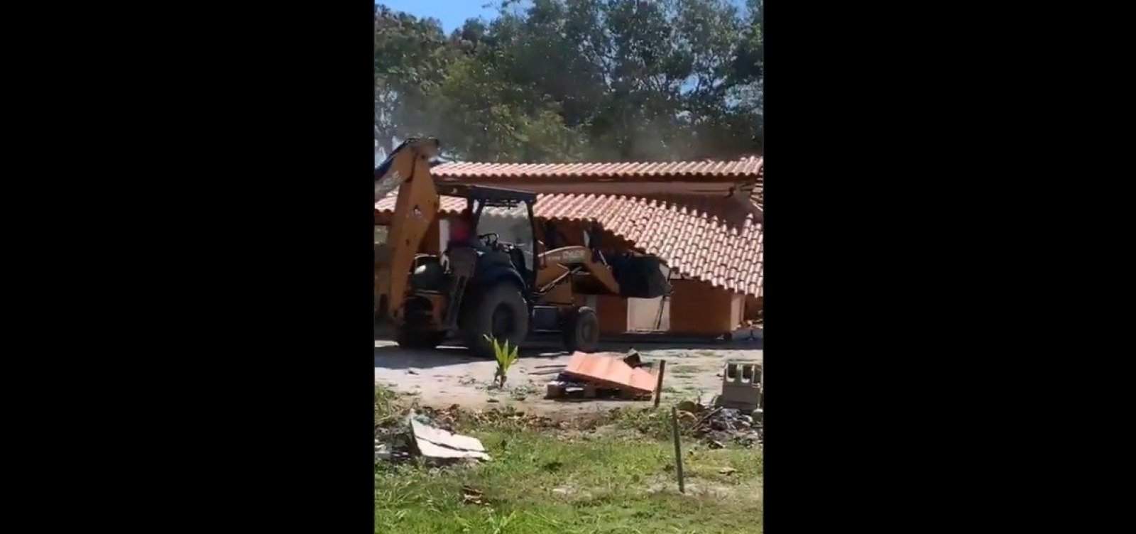 Polícias federal e militar negam ação truculenta durante derrubada de casas em áreas indígenas 