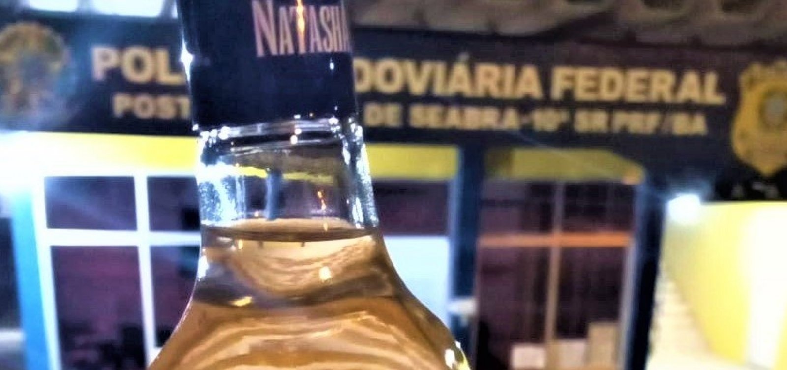 Em Seabra, motorista de caminhão com 10,2 mil litros de whisky e vodka apresenta à polícia nota fiscal de cenoura