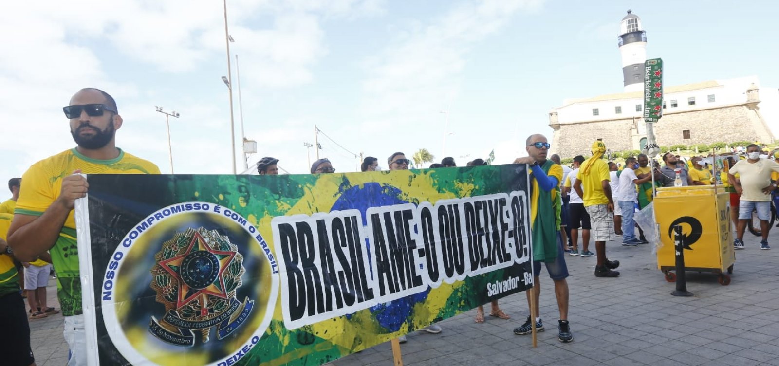Ato bolsonarista em Salvador resgata frase dos anos de chumbo da Ditadura Militar brasileira