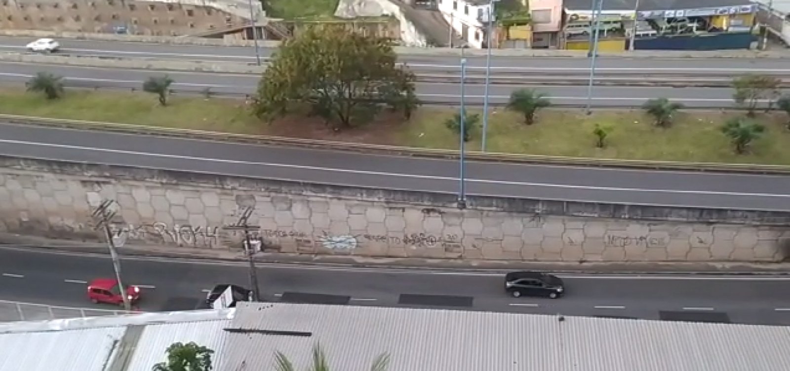 Motoristas dão ré para fugir de blitz na Via Expressa