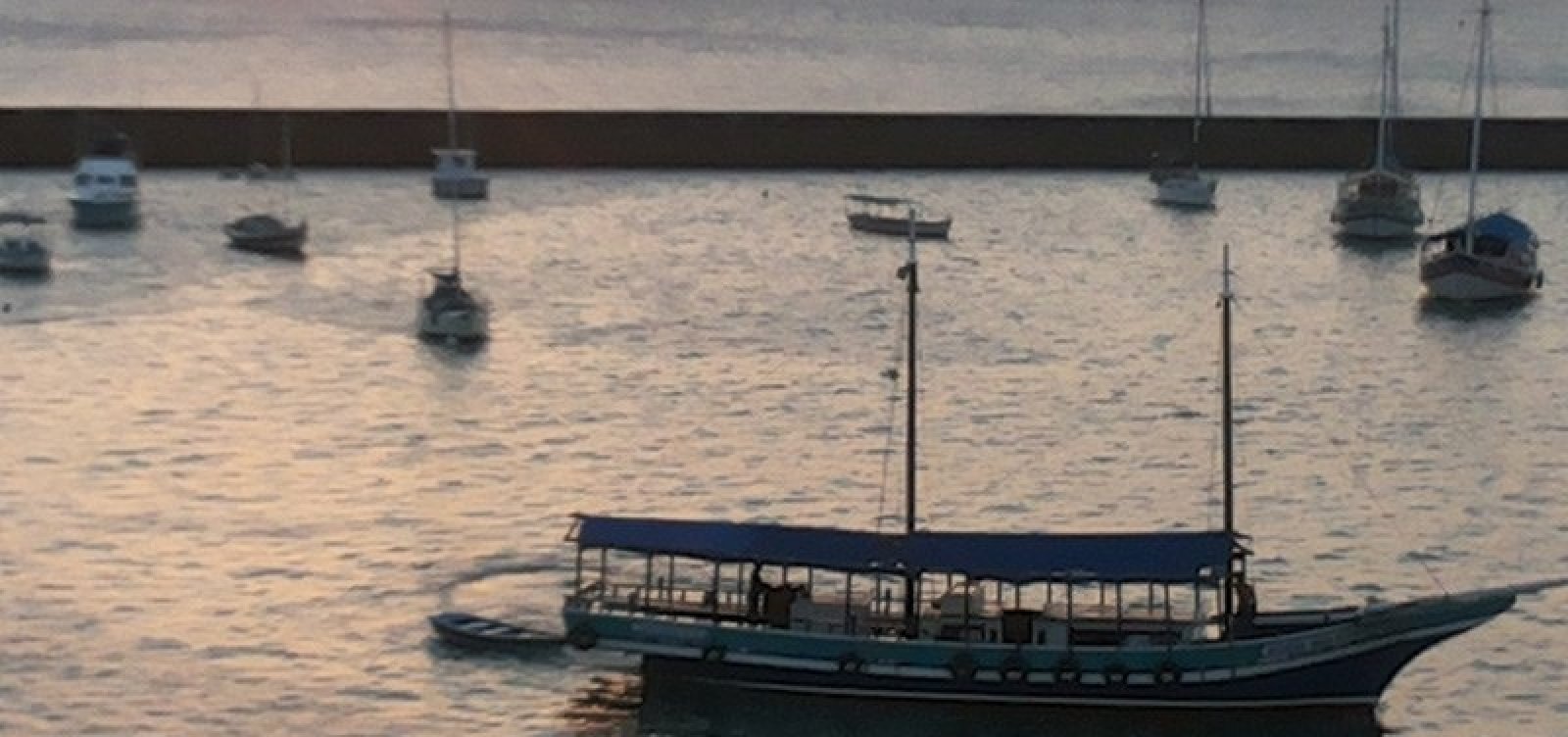 Maré baixa suspende circulação de lanchinhas até meio-dia nesta quarta