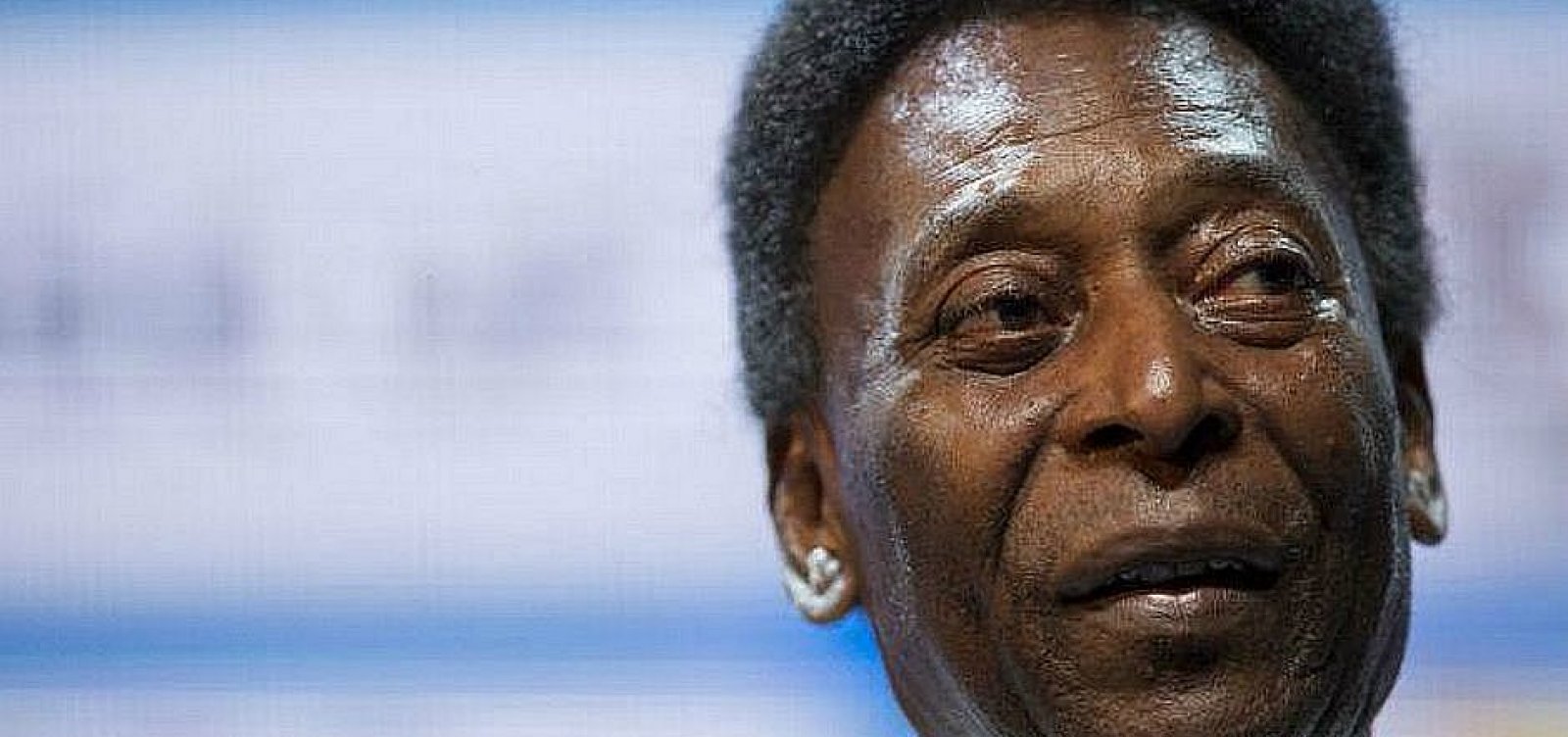 Após retirada de tumor, Pelé tem quadro estável