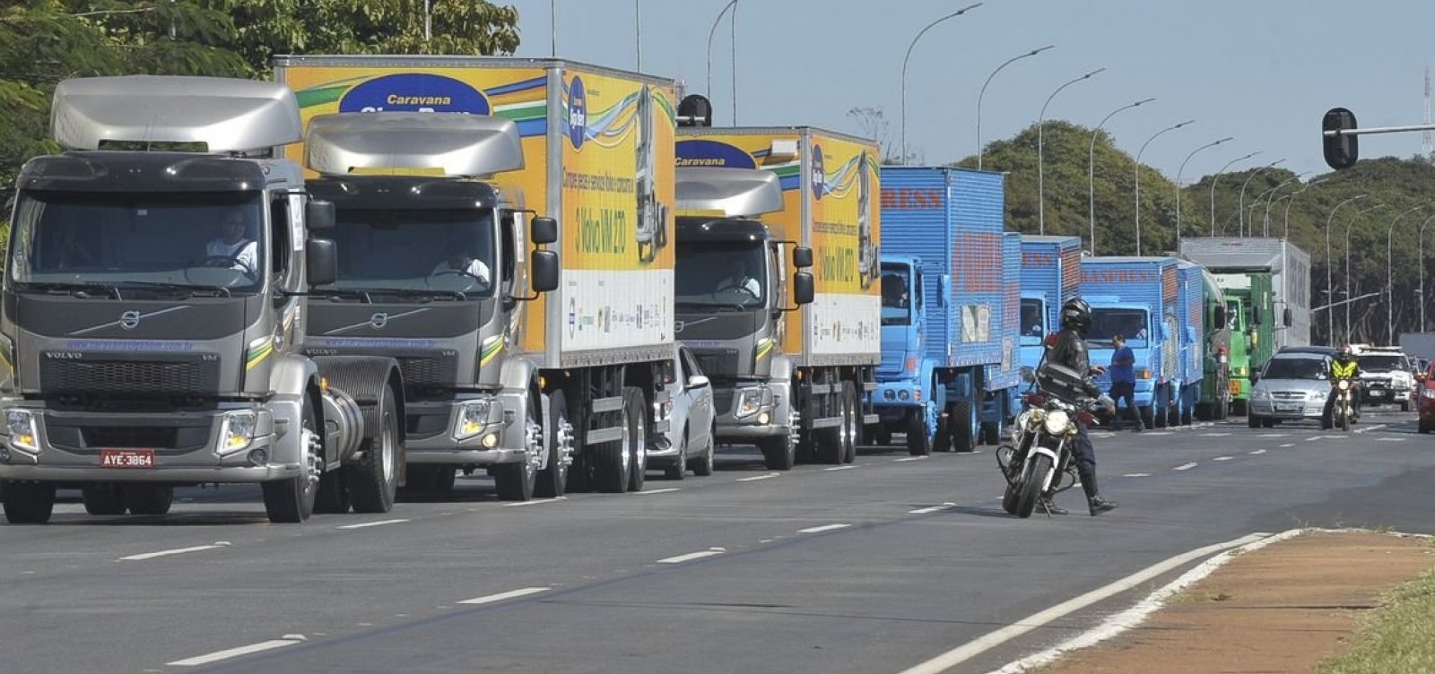 Empresas monitoram protestos de caminhoneiros e já apontam impacto no fornecimento