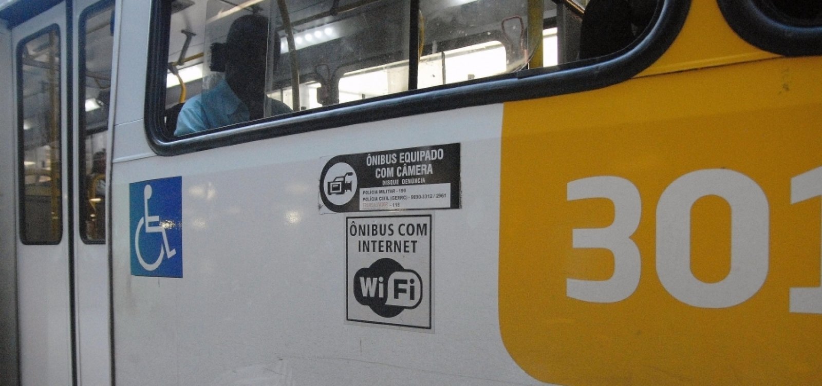 Ônibus é assaltado por dupla armada na Avenida Suburbana