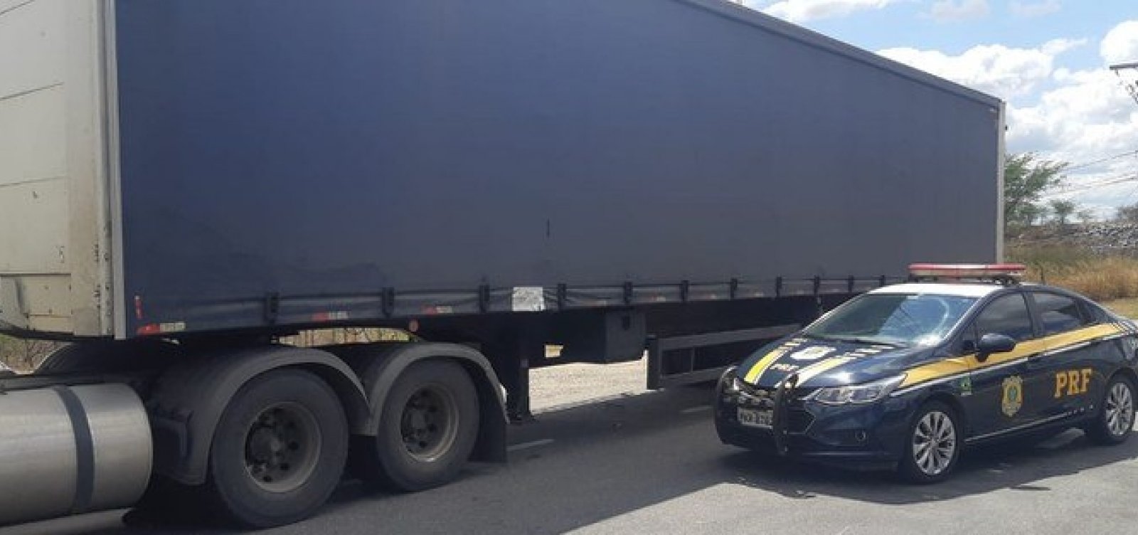 Polícias Militar e Rodoviária encerram bloqueios dos caminhoneiros e liberam rodovias na Bahia