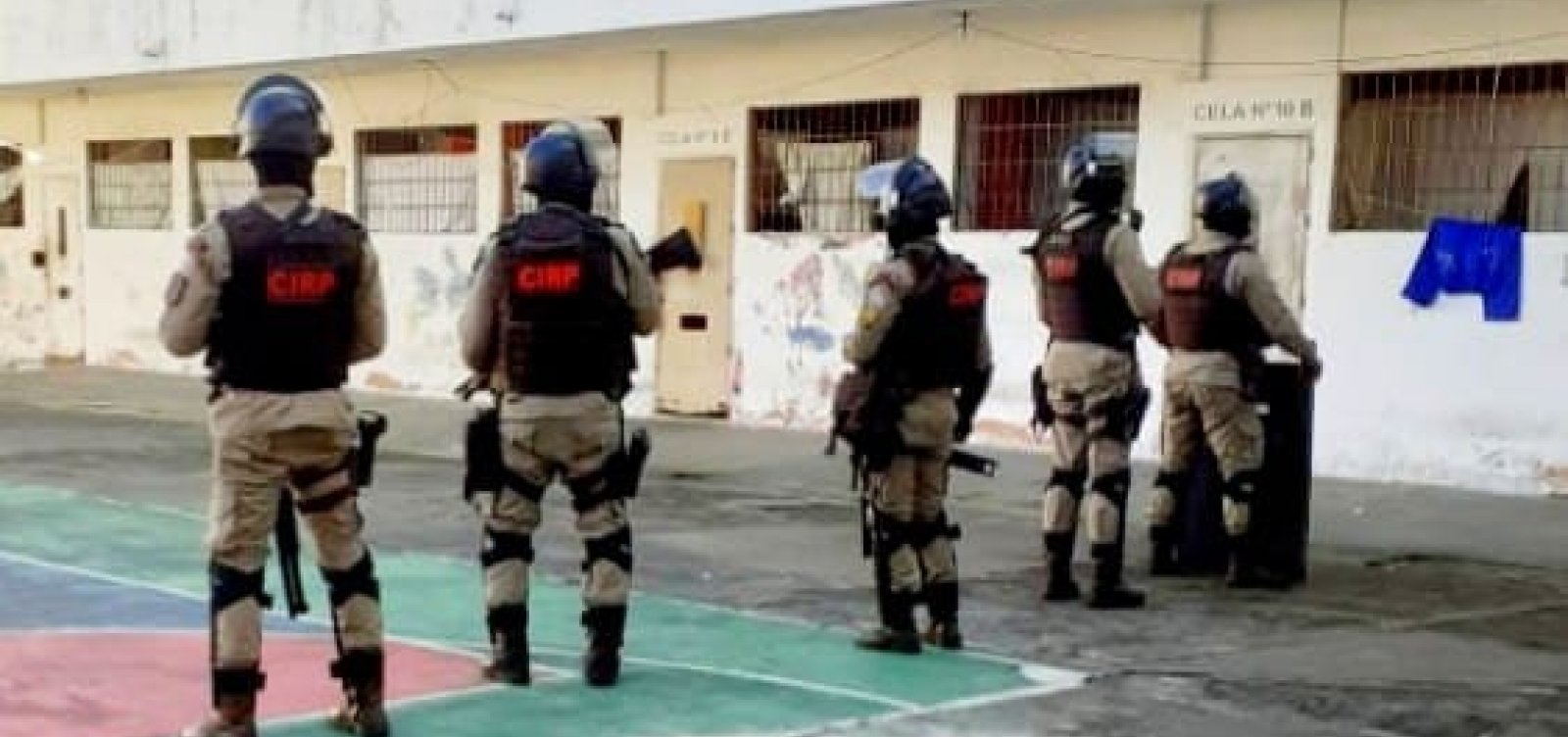 Polícia encontra 45 celulares e drogas durante revista em presídio de Simões Filho