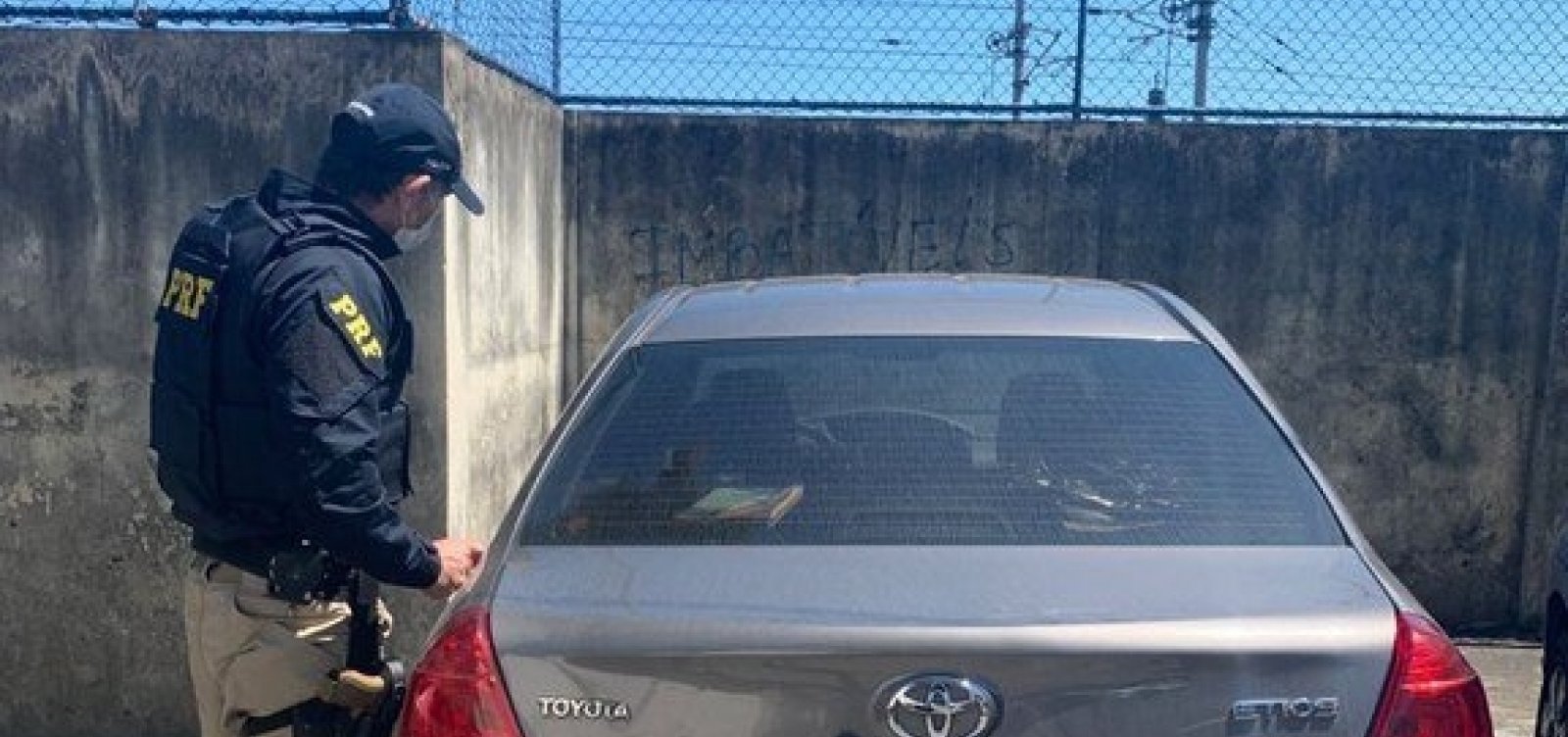 Sem devolução, carro alugado em 2018 é apreendido pela PRF em Salvador