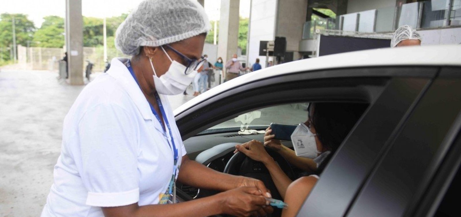 Jovens impulsionam faltosos e mais de 110 mil não tomaram sequer a 1ª dose em Salvador