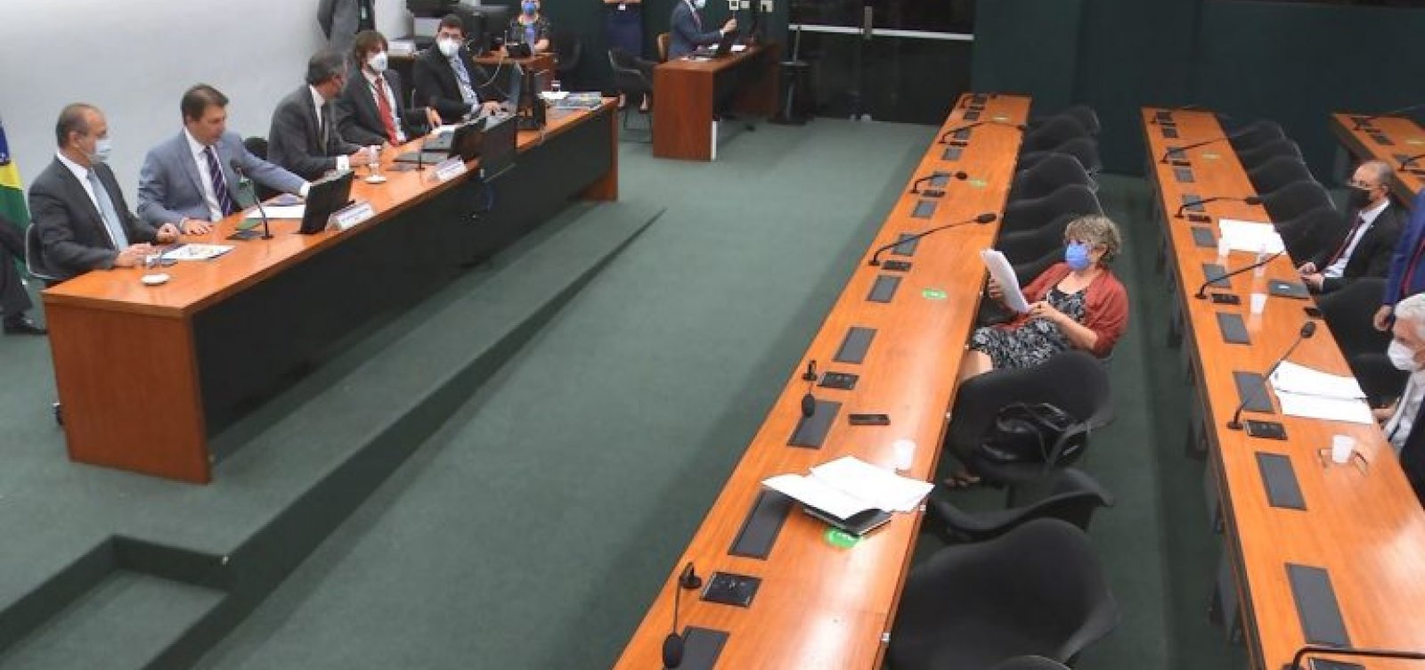 Câmara adia votação da reforma administrativa para próxima terça