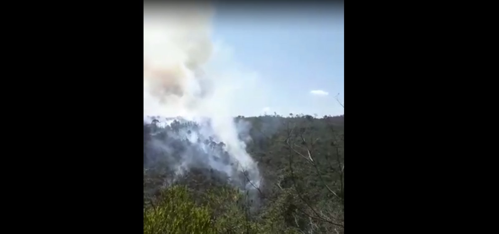 Lençóis, na Chapada Diamantina, tem novo foco de incêndio e brigadistas tentam conter chamas; veja vídeo