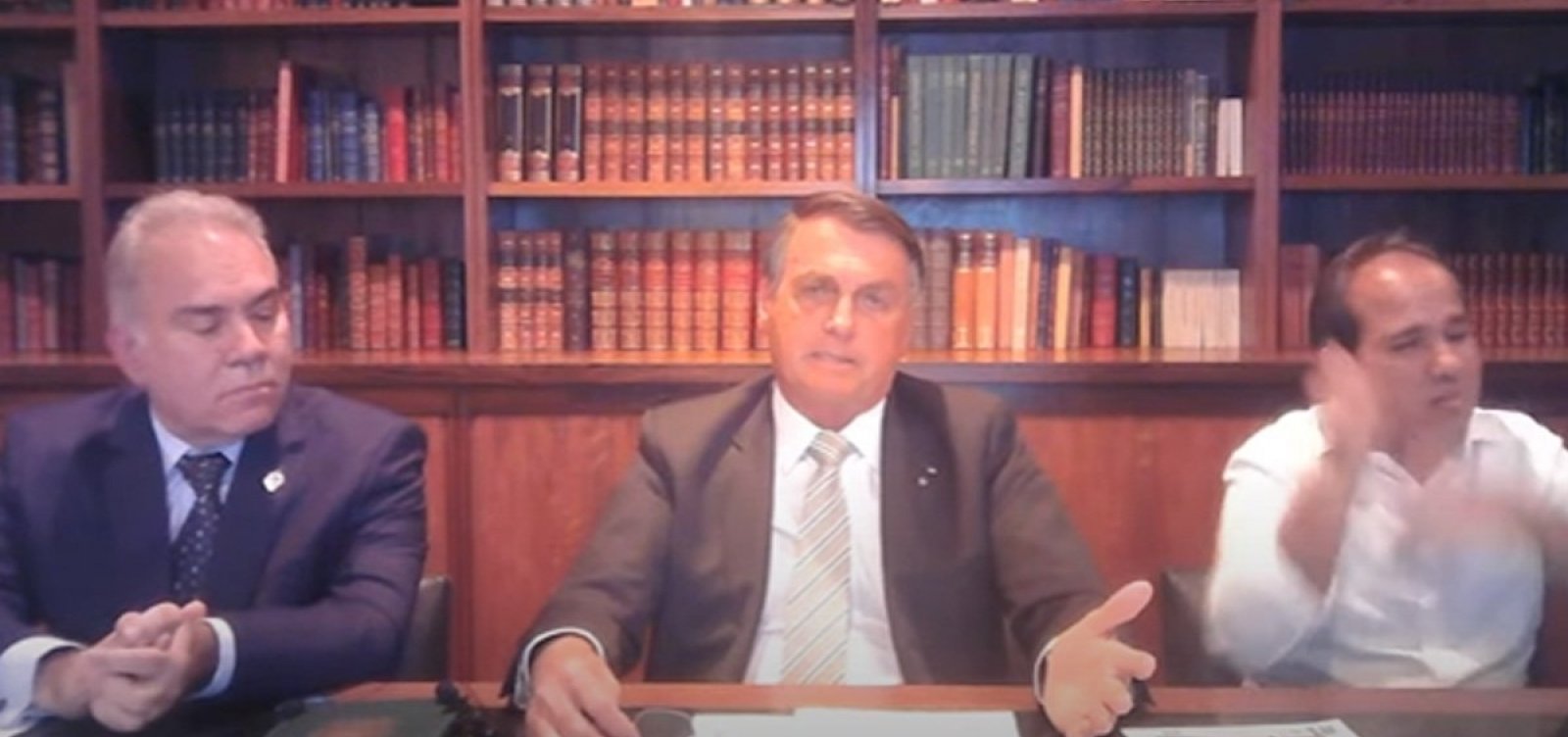 Ministro nega ter recebido ordem de 'Bolsonaro para suspender vacinas em adolescentes