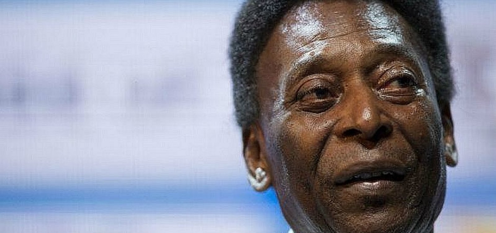 Pelé deixa UTI e recebe tratamento semi-intensivo: "Estou bem, sorrido todos os dias"