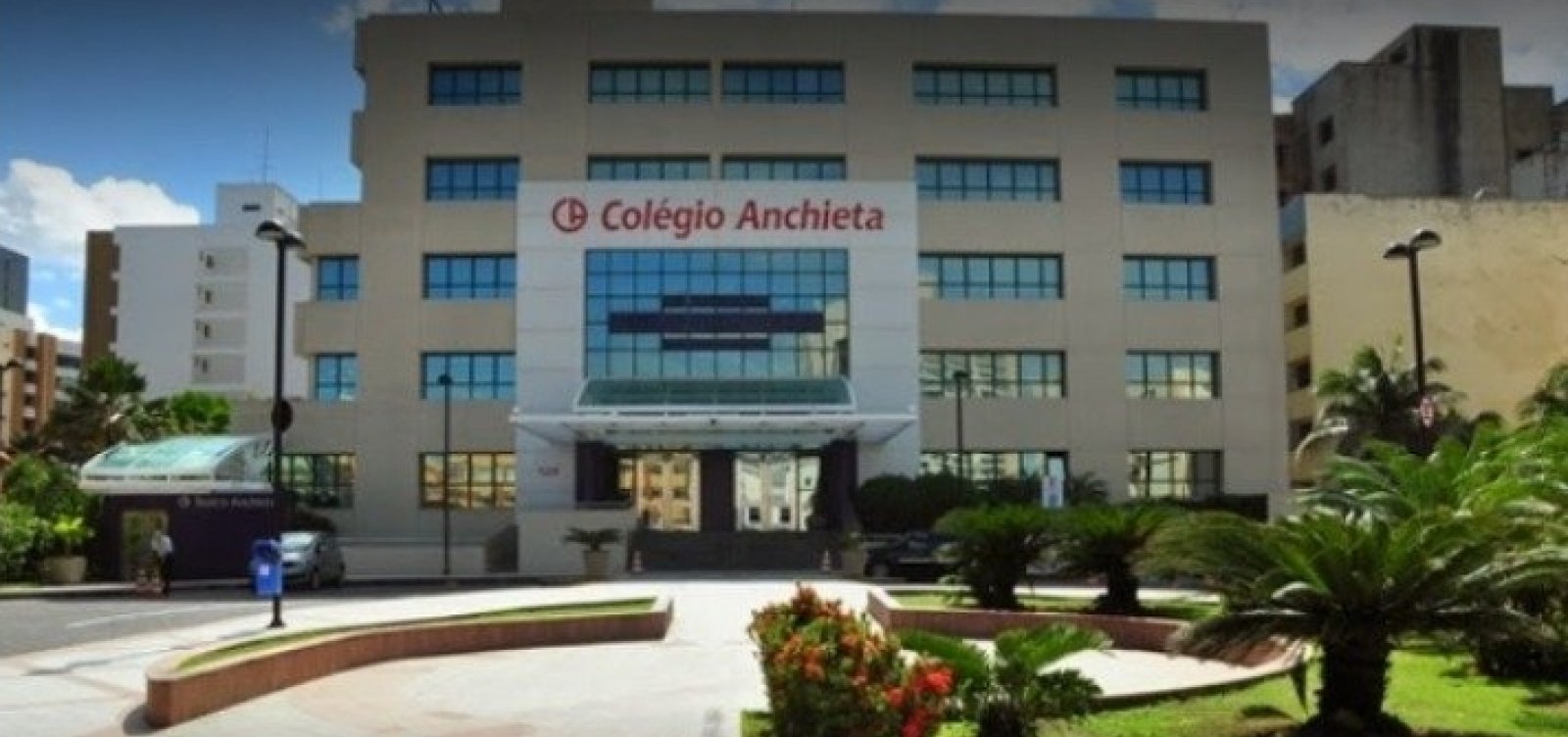 Colégio suspende aula em turma após caso de Covid, mas não libera professores