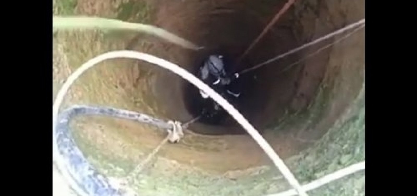Samu resgata irmãos que ficaram presos em cisterna de 20 metros de profundidade