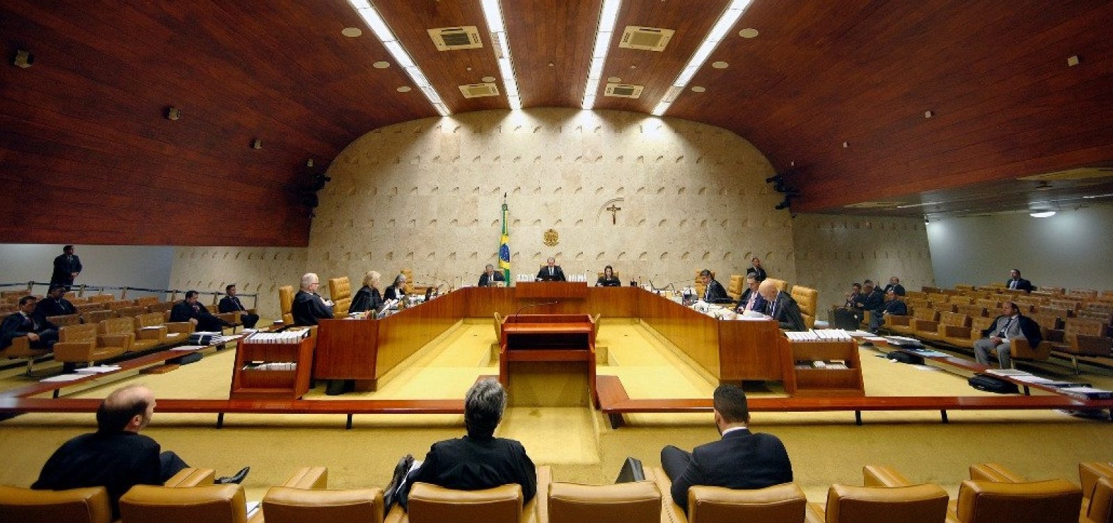 Datafolha aponta que aprovação do STF resiste a ataques de Bolsonaro