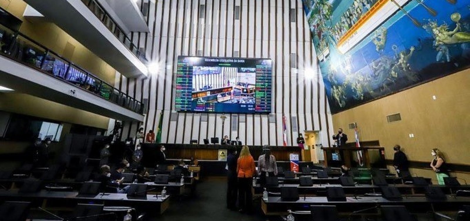 Deputados baianos votarão PL que obriga servidor 'negacionista' a se vacinar contra a Covid