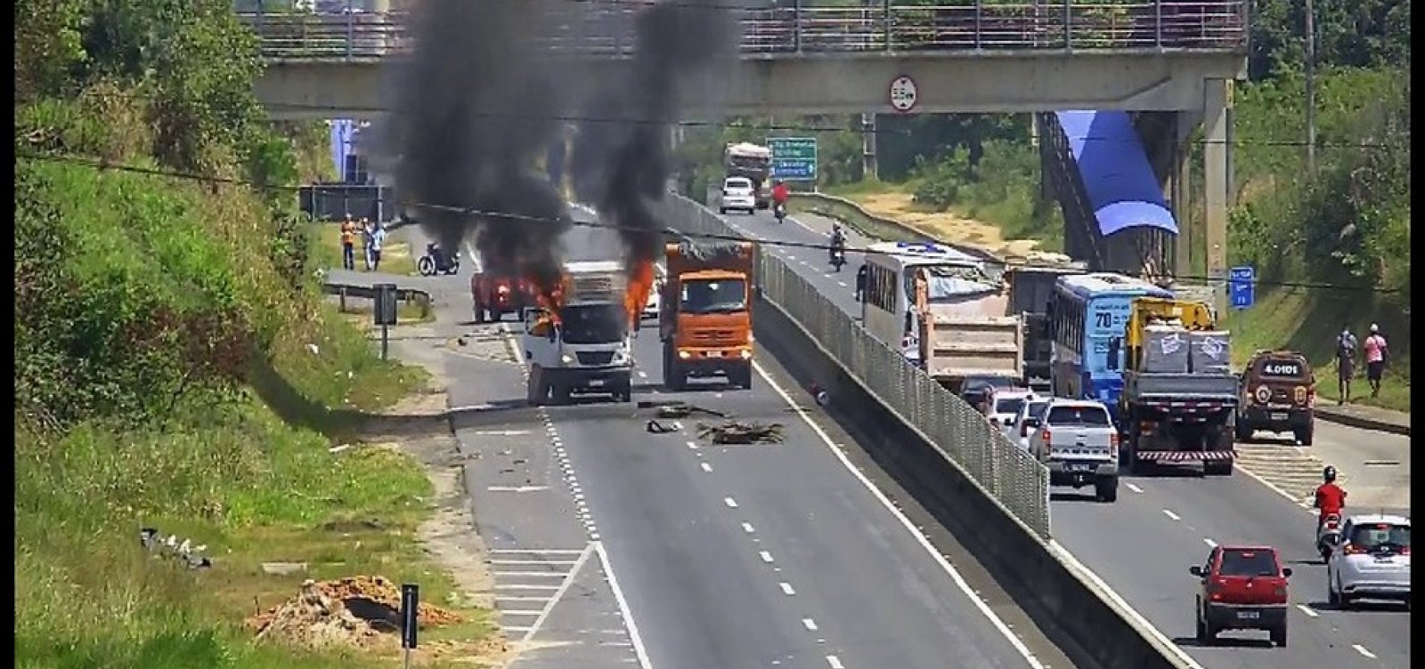 Após caminhão ser incendiado, ônibus para de circular no Jardim das Margaridas