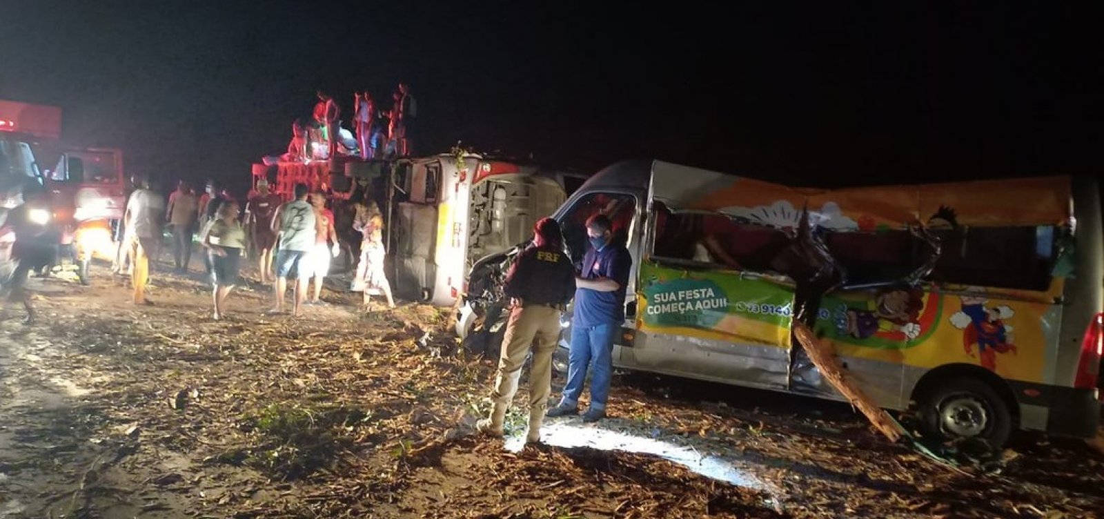 Acidente Com Caminhão ônibus E Van Deixa 12 Mortos No Sul Da Bahia