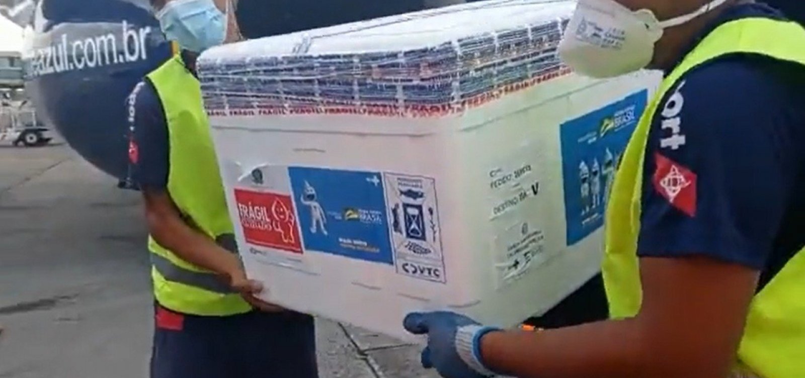 Novo lote com 178 mil doses de vacina contra Covid-19 chega à Bahia