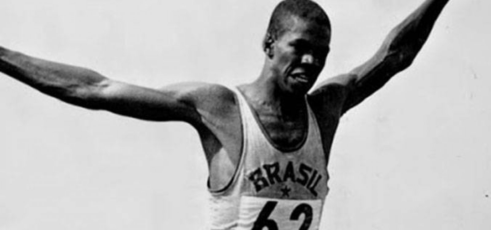 Con un proyecto de Bahía, el primer bicampeón olímpico brasileño está nominado para los héroes de su país de origen.