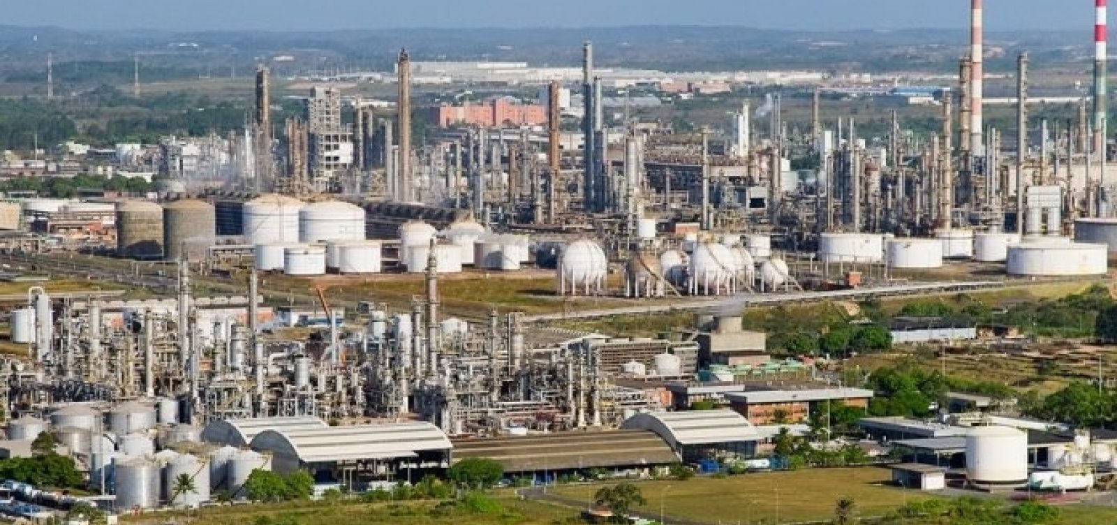 Trabalhadores ameaçam paralisar atividades no Polo Industrial de Camaçari