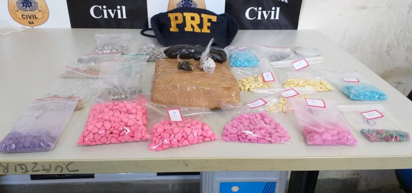 Casal é preso com 2,3 mil comprimidos de ecstasy escondidos em carro em Juazeiro