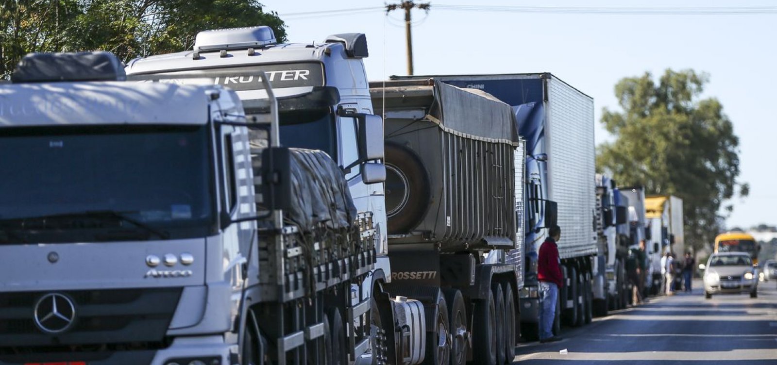 Caminhoneiros prometem greve no dia 1º se preço do diesel não baixar