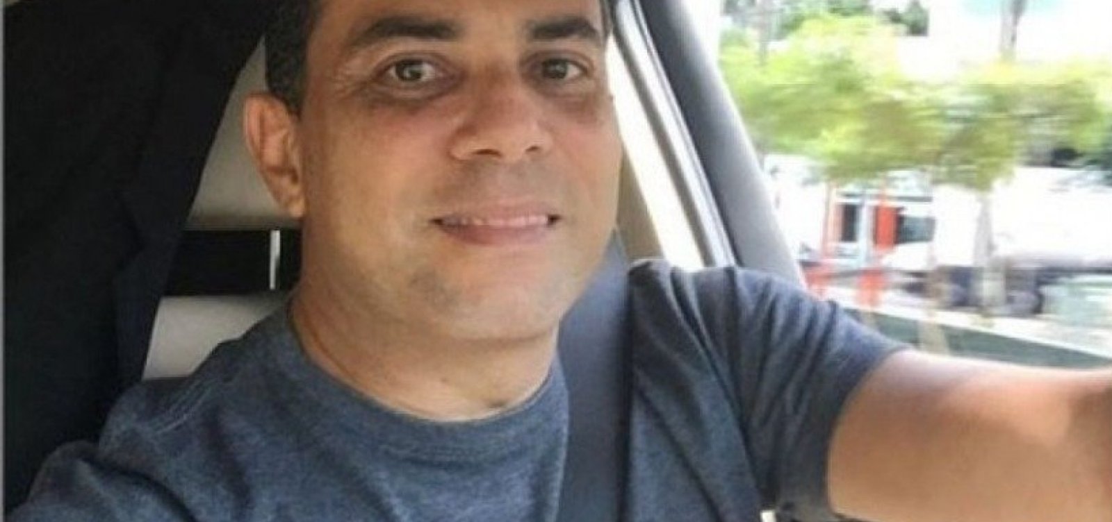 Advogado de Luiz de Britto sustenta tese de "tiro acidental" e diz que namorada agredia ele