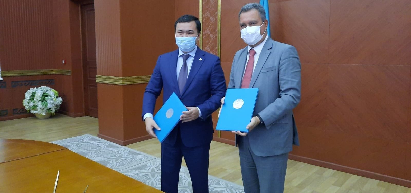 No Cazaquistão, Rui assina acordo de cooperação para parcerias comerciais e científicas 