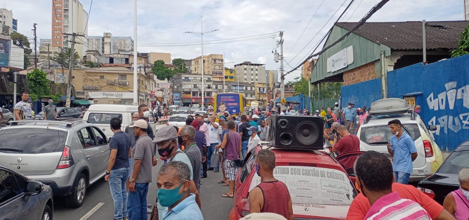 Por manutenção de adicional de insalubridade, servidores municipais fecham trânsito na Sete Portas 