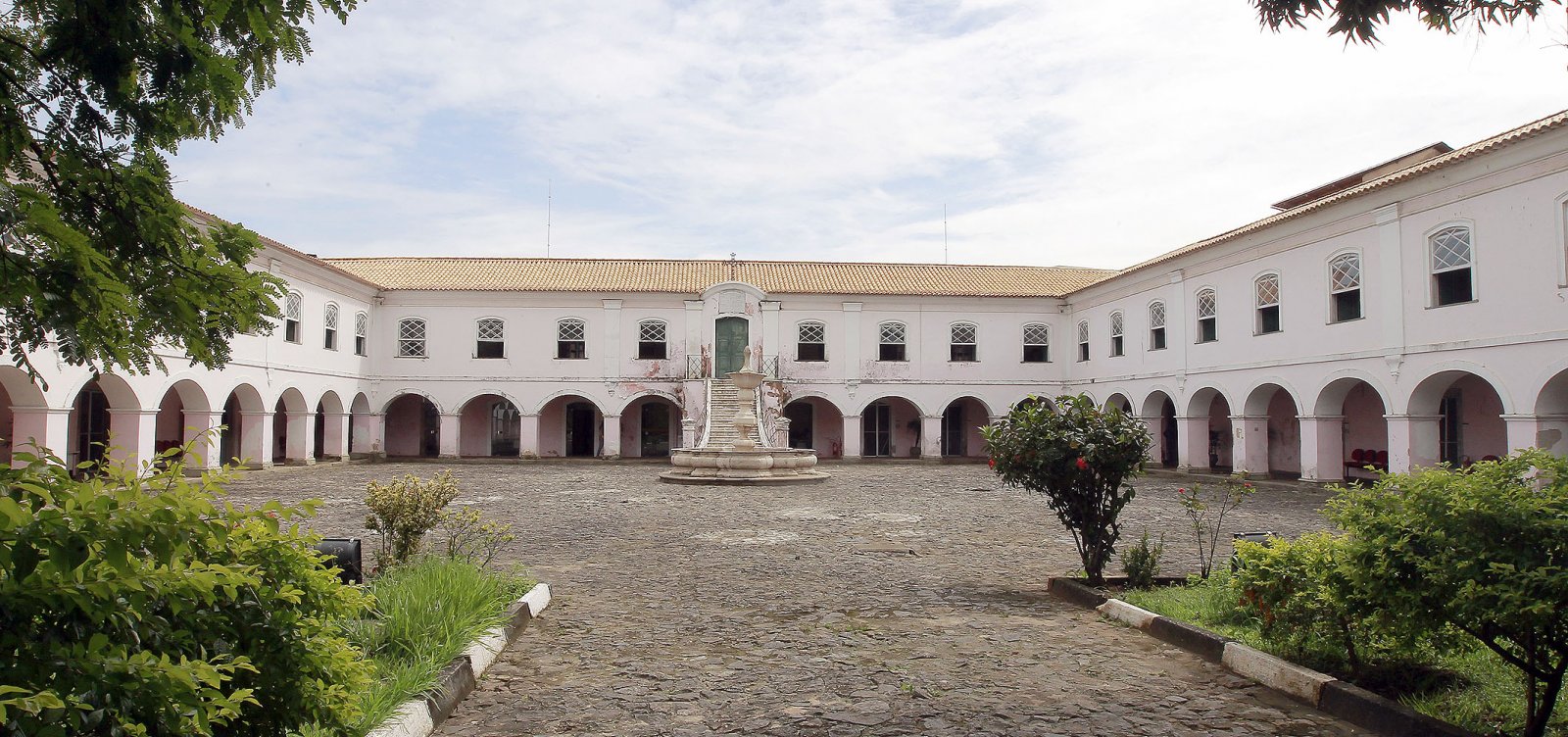 Segunda maior instituição do Brasil, sede do Arquivo Público da Bahia pode ser leiloada até esta terça