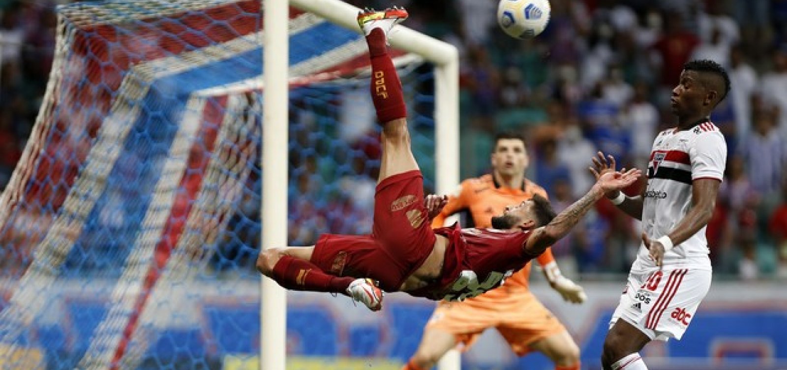 Bahia triunfa sobre o S&atilde;o Paulo e se afasta do Z4