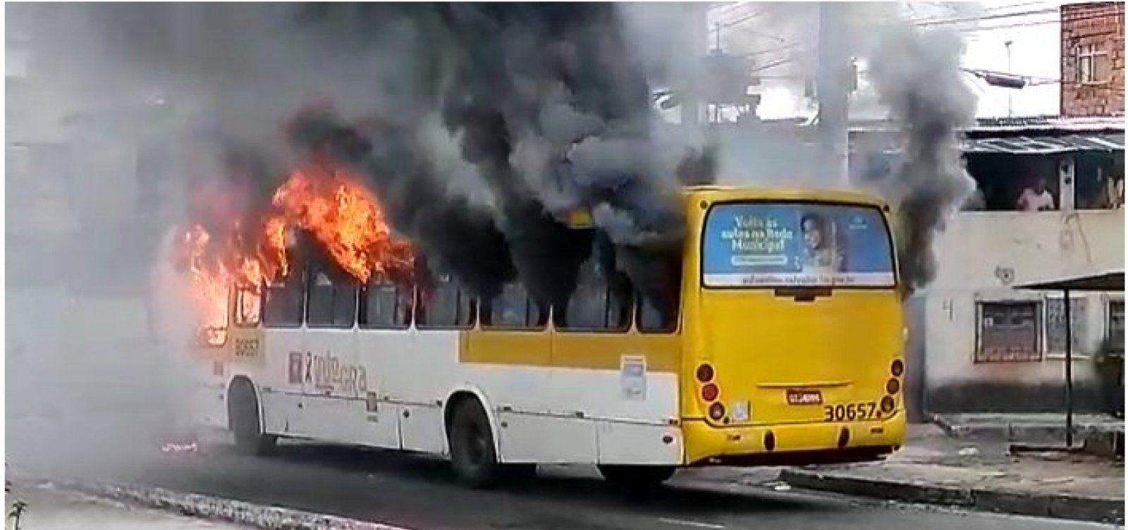 Semob lamenta ônibus incendiado em Periperi neste domingo 
