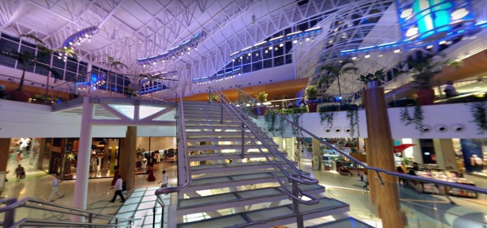 Shoppings têm funcionamento alterado no feriado da Proclamação da República; confira