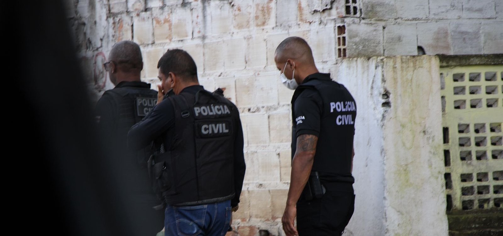 Bandidos invadem casa, matam homem e deixam crianças feridas em Cosme de Farias