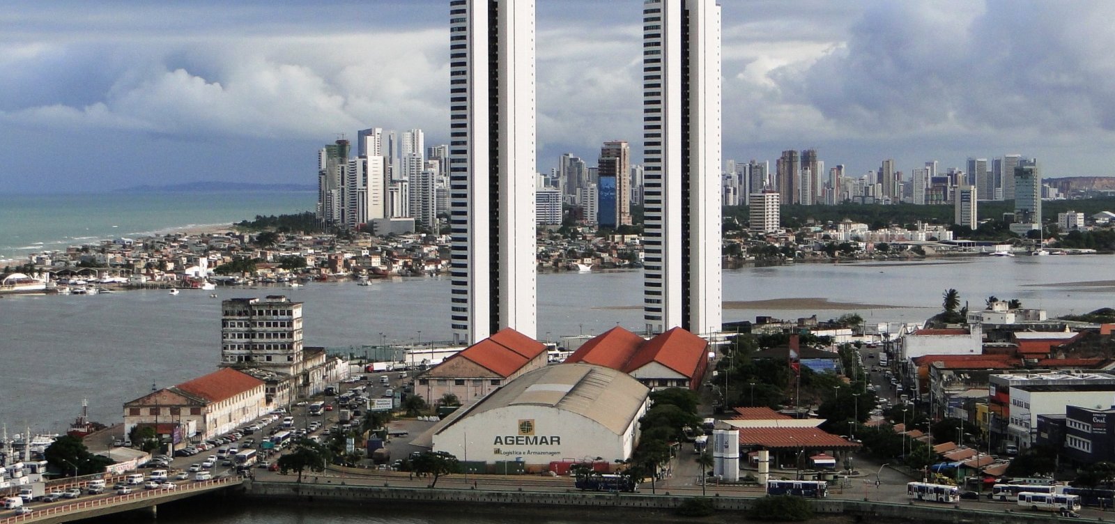 Milionário transforma símbolo da Moura Dubeux em Recife em 'cabaré de alto luxo'