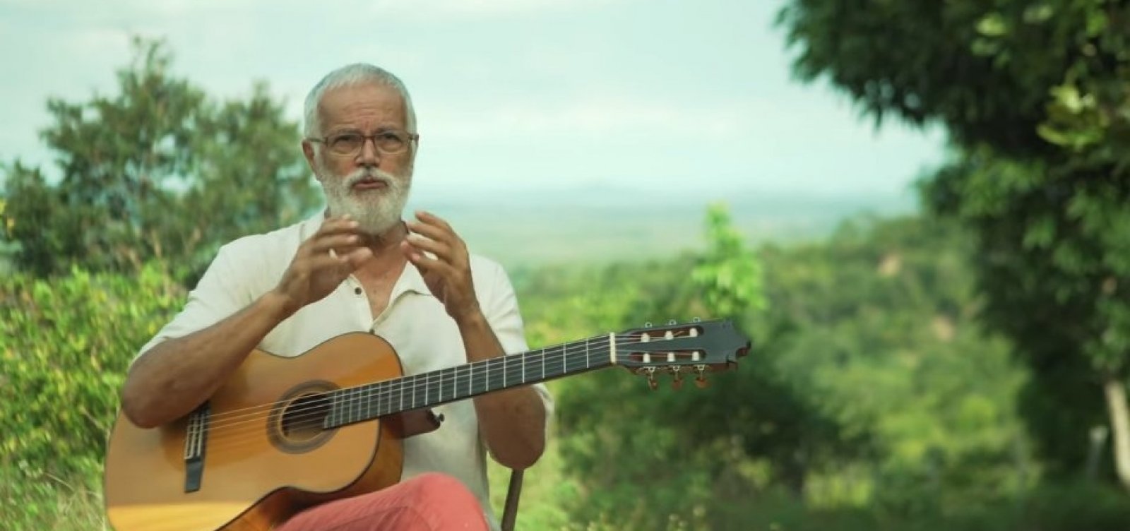 Esposa do compositor Roberto Mendes aguarda 75 dias por liberação do Planserv para cirurgia no coração