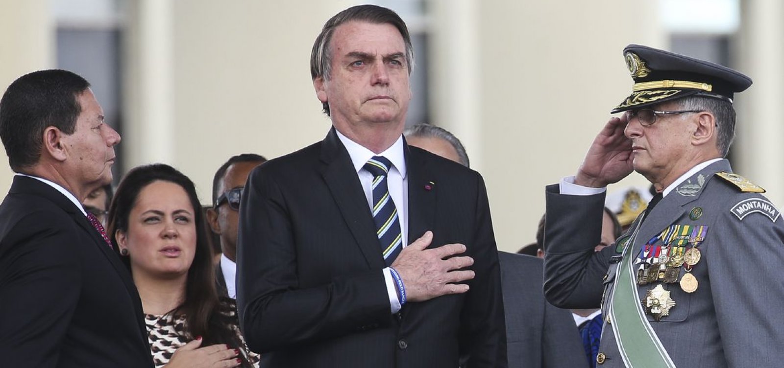 Bolsonaro pediu que Golpe de 1964 fosse tratado como "revolução" em questões do Enem