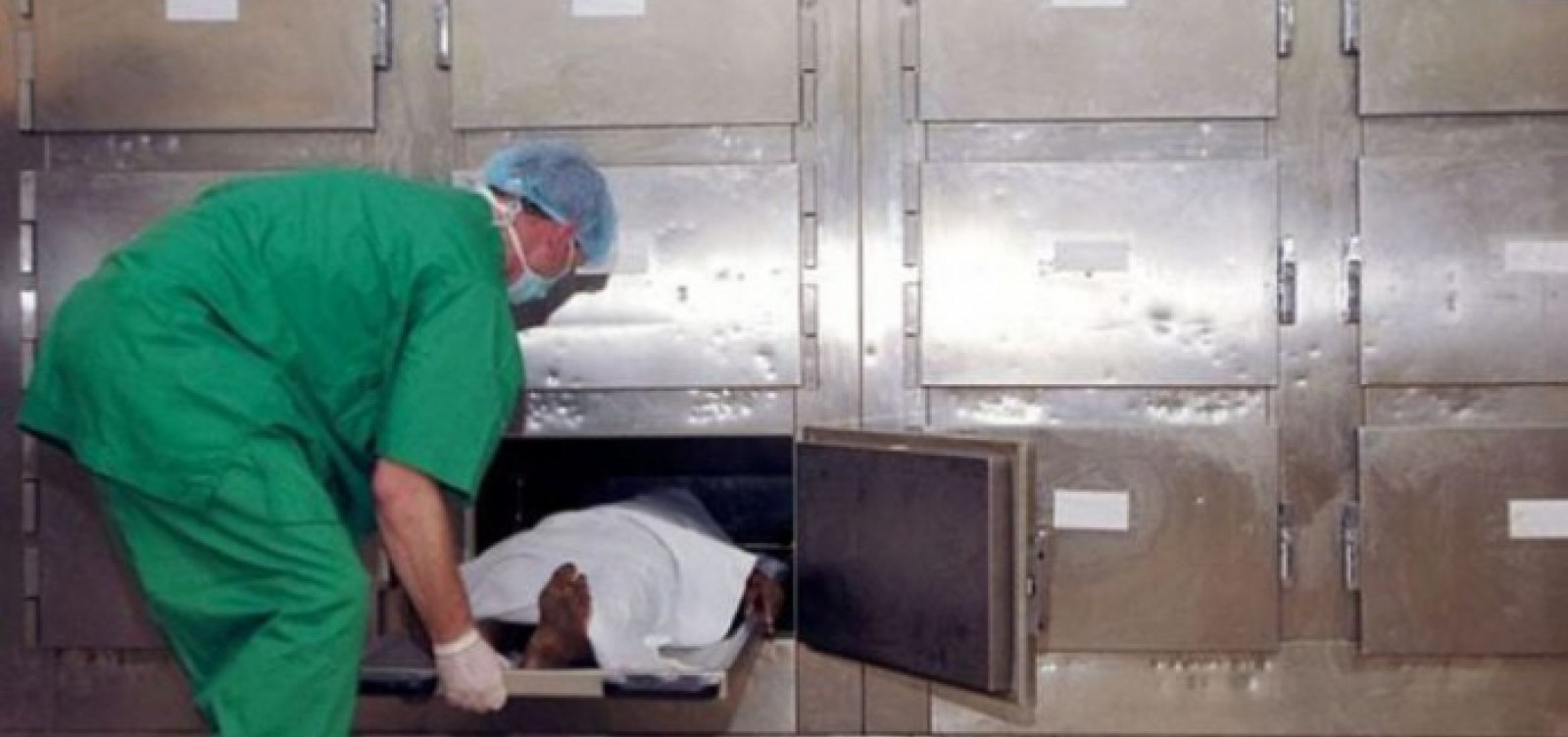 Homem dado como morto &eacute; encontrado vivo ap&oacute;s passar seis horas em freezer de necrot&eacute;rio