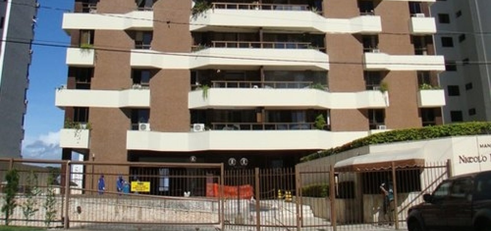 Operário despenca do 4º andar de prédio no Alto do Itaigara