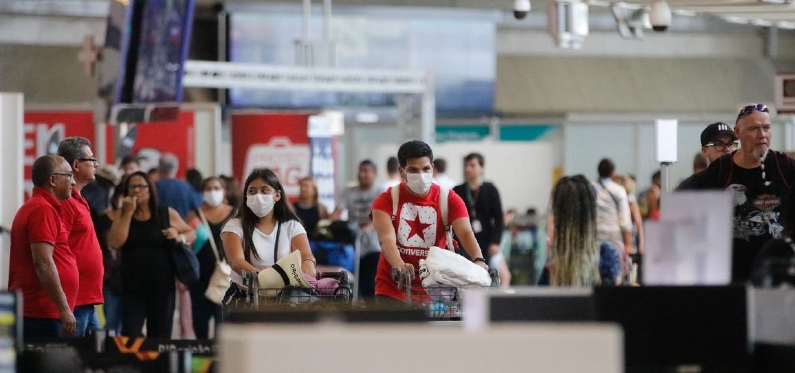 Anvisa recomenda 'passaporte da vacina' para entrada no Brasil