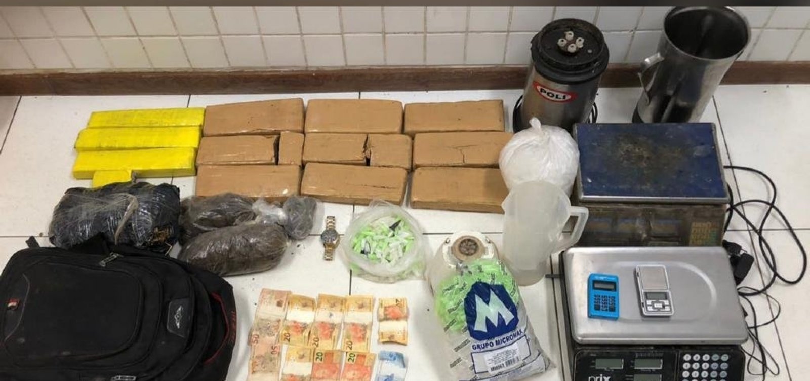Polícia apreende 17 kg de maconha e cocaína em casa abandonada em Arenoso