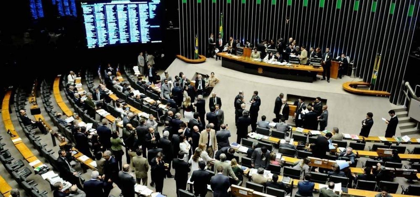Câmara aprova texto-base de MP que cria o Auxílio Brasil, substituto do Bolsa Família 