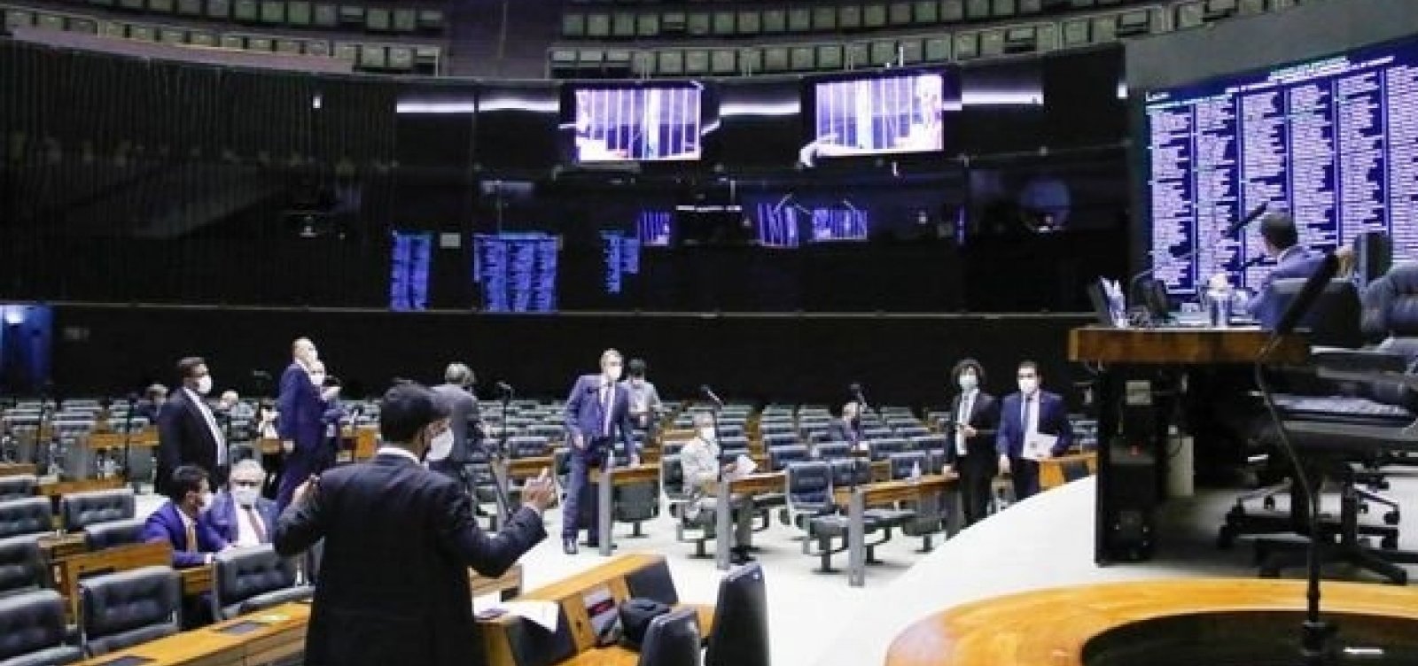 Câmara aprova MP do programa Auxílio Brasil com ampliação de famílias beneficiadas