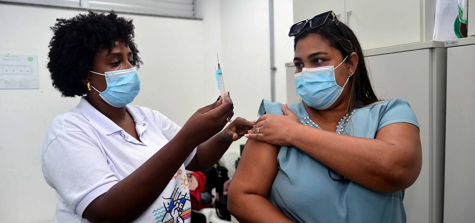 Salvador continua vacinando soteropolitanos e cidadãos de outros municípios nesta terça-feira