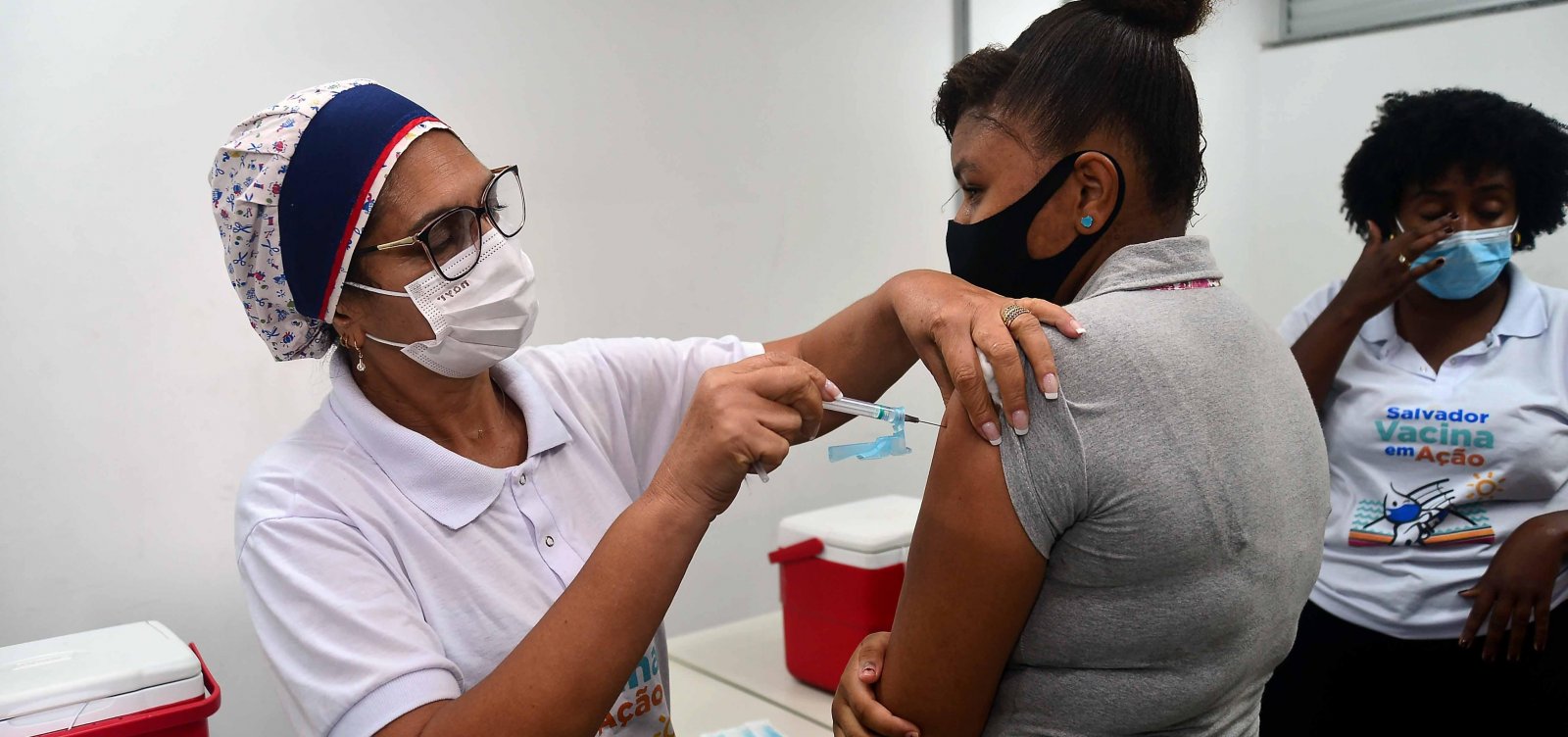 Salvador aplica 1ª, 2ª e 3ª dose da vacina nesta quarta-feira